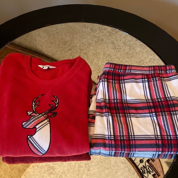Pajamagram sz LG Her pajamas festive and warm. Like new red/plaid - Picture 2 of 6
